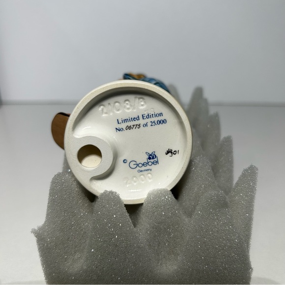 Goebel Hummelscape Marktplatz 1065-D Hummel Figurine Alpine Dancer 2108/B NIB - Picture 8 of 9